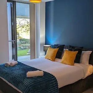 Premium Offers L Last-minute L Remigro Short Lets L 1 Bed Flat L Royal Docks L Airport & Excel L 2 Bed St Albans L Family Friendly L Near Bus Stop L Centre L Book Today With Remigro , London United Kingdom